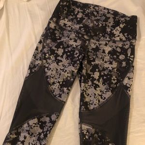 Under Armour Cropped Leggings Medium